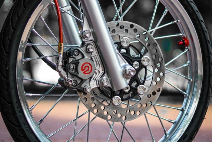 Pelek pakai Excel dan pengeremannya mengandalkan kaliper Brembo