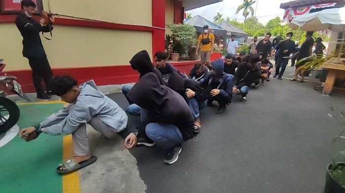 Belasan anggota gangster bermotor yang sempat resahkan warga Banyumas akhirnya diamankan, pada Selasa (16/08/2022).