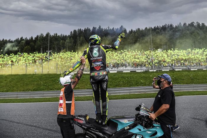 Valentino Rossi usai jalani race MotoGP Austria 2021 disambut puluhan ribu fans untuk perpisahan di sirkuit Red Bull Ring