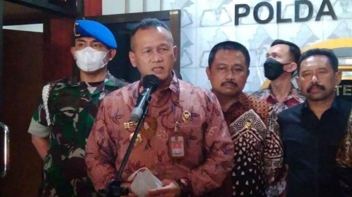 Plt Sekretaris Kemenkopolhukam, Marsda TNI Arif Mustofa beri keterangan di Mapolda Jabar terkait kasus penusukan Purnawirawan TNI, Letkol (Purn) TNI Muhammad Mubin di Lembang, Kabupaten Bandung Barat, Jawa Barat