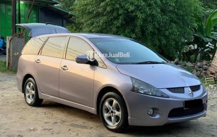 Mitsubishi Grandis bekas