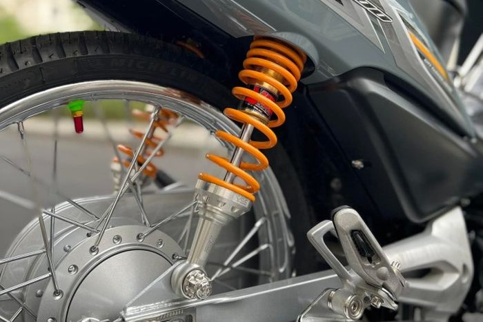 Suspensi belakang diganti dengan shock YSS