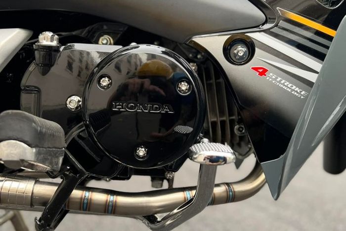 Sektor mesin diberi leher knalpot titanium