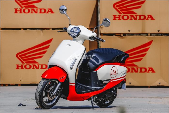 Lawan Yamaha Fazzio, Honda NS125LA di jual di Cina