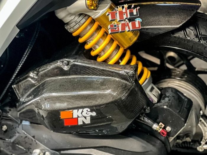 Suspensi belakang diganti dengan shock Ohlins