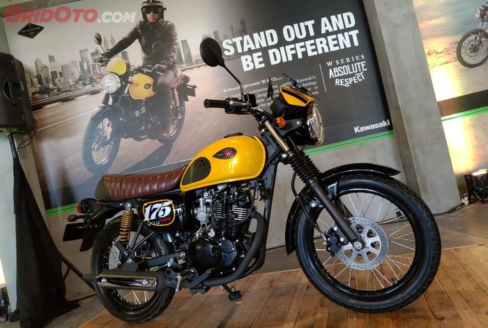 Kawasaki W175 Cafe juga mengadopsi style cafe racer