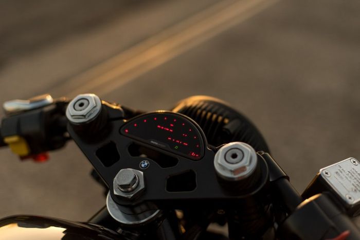 Area kokpit mendapat banyak part baru