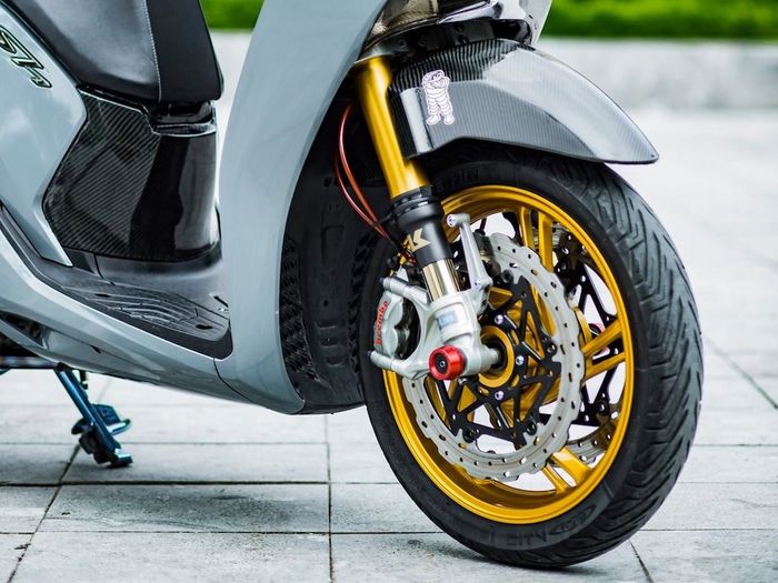 Kaki depan pakai garpu Ducati Panigale dan pengereman baru