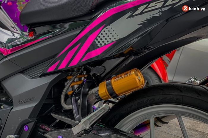 Suspensi belakang diganti dengan shock Ohlins