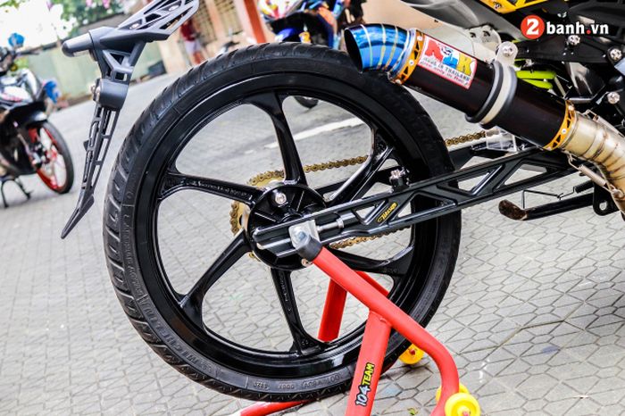 Roda belakang pakai punya Yamaha 125Z tapi tidak diberi rem