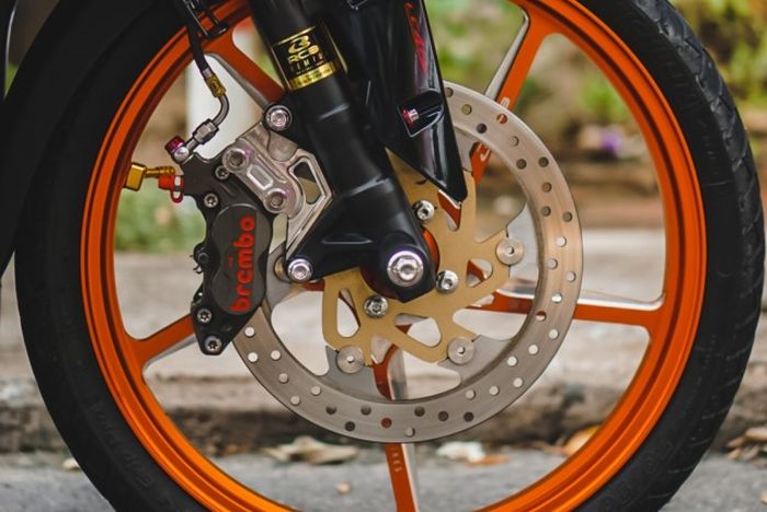 Kaki-kaki mendapatkan garpu Winner X 150 hingga pelek RCB