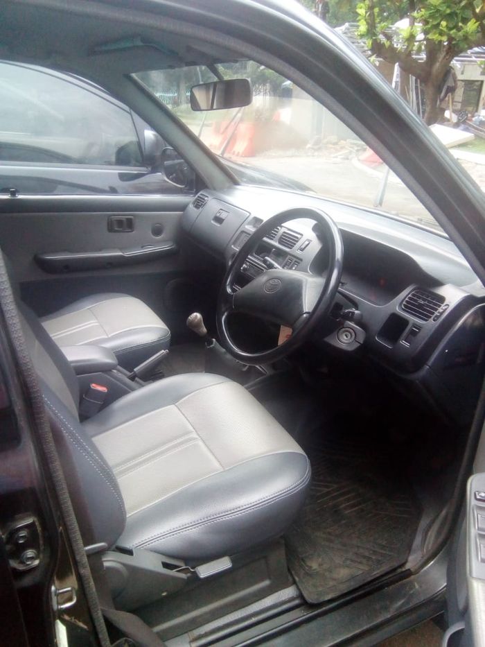 interior Toyota Kijang LGX 1998 yang dilelang Rp 20 jutaan