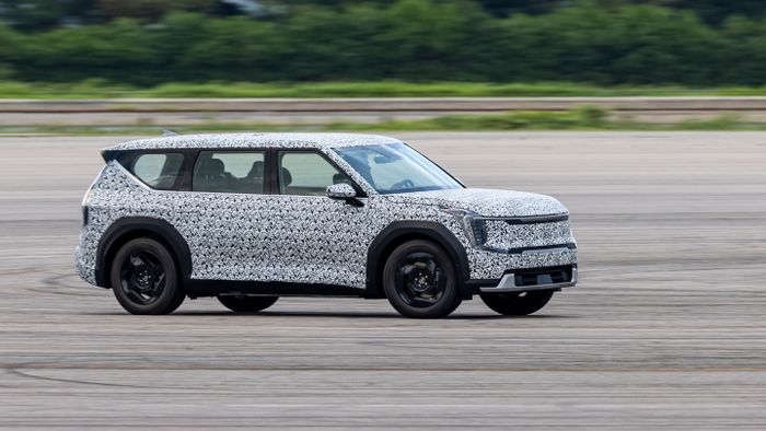 Kia EV9 dipersiapkan untuk meluncur pada 2023 mendatang.