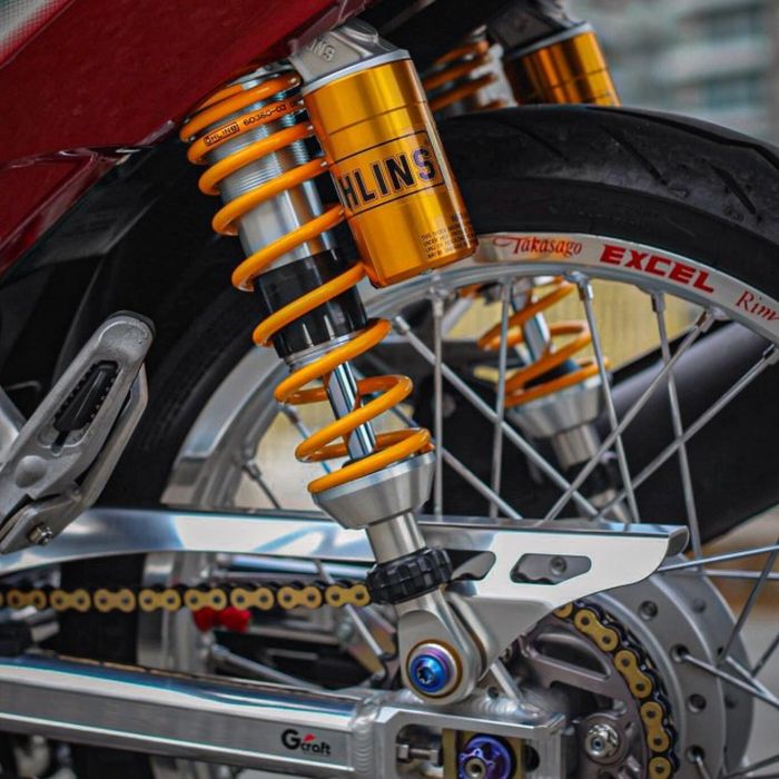 Suspensi belakang diganti dengan shock Ohlins