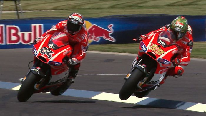 Andrea Dovizioso dan Nicky Hayden pun saling berkompetisi untuk jadi yang terbaik di tim pabrikan Ducati di MotoGP