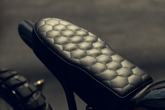 Di atas subframe barunya terpasang jok kustom elegan