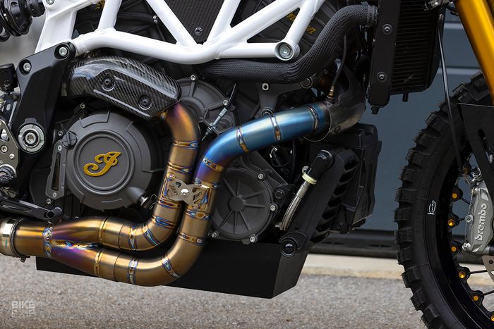 Sektor mesin mendapatkan ubahan ringan berupa pemasangan exhaust system baru