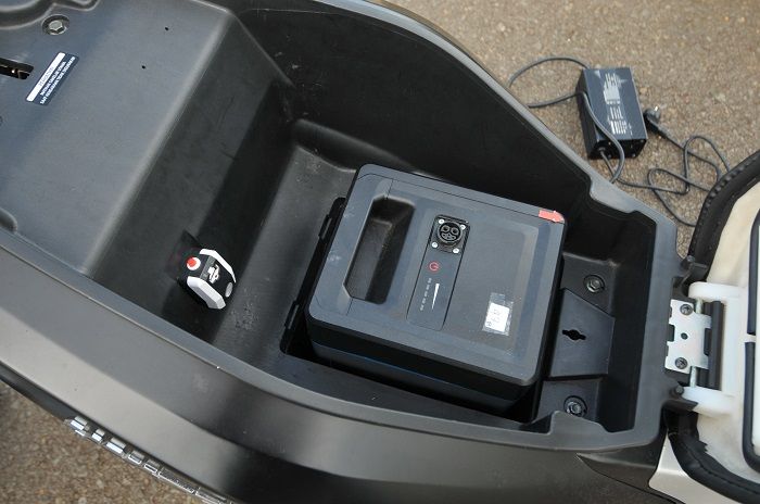 Boks baterai pakai full tertutup lebih cenderung panas, tapi proteksinya baik