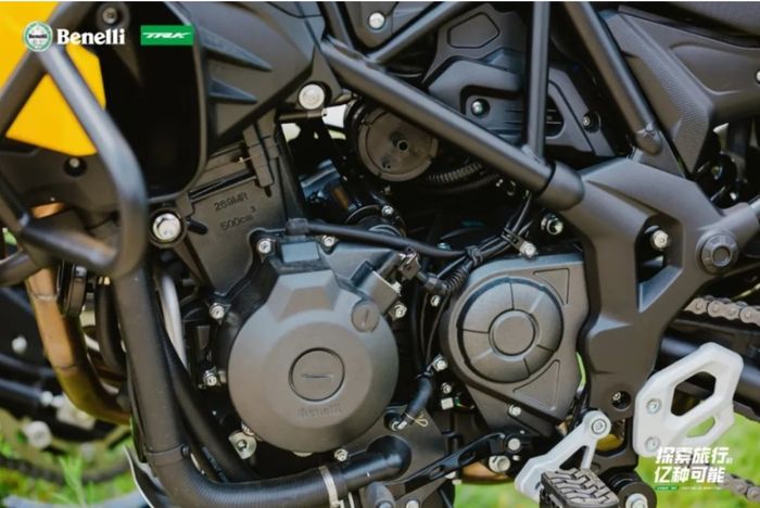 Tampilan mesin Benelli TRK702