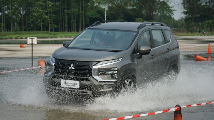 Mitsubishi New Xpander Cross diuji fitur AYC-nya di trek Pusdiklantas Serpong (23/8) lalu