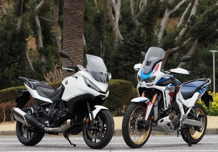 Komparasi Honda NT1100 dan Honda CRF1100