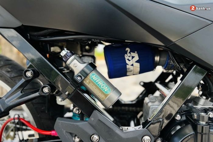 Suspensi belakang pakai shock Nitron