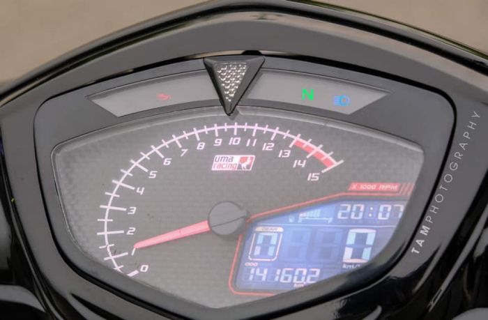 Panel speedometer mengandalkan produk Uma Racing