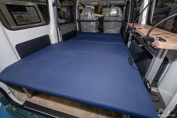 Tampilan kabin lapang modifikasi Daihatsu Gran Max campervan simpel