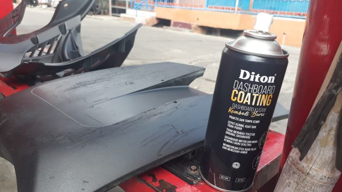 Cat semprot Diton Dashboard Coating paling efektif untuk menghilangkan bercak putih di bodi kasar