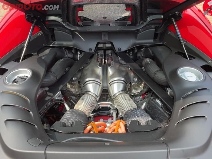 Mesin V6 2.992 cc Twin-turbo Ferrari 296 GTB yang dilengkapi sistem hybrid