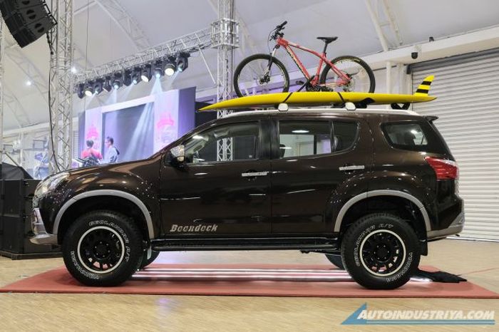 Modifikasi Isuzu MU-X lama ditopang setup kaki-kaki jangkung