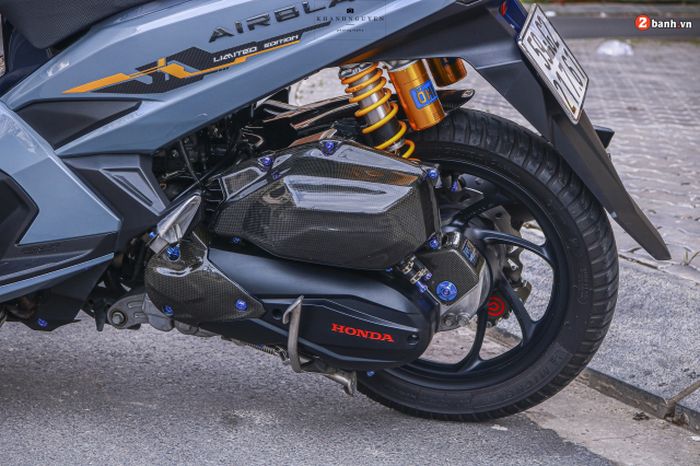 Suspensi belakang diganti dengan shock Ohlins