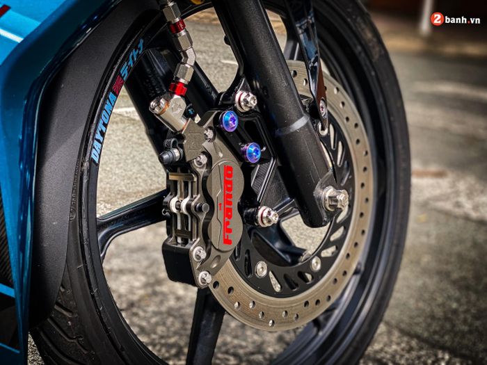 Kaki-kaki pakai pelek Honda CBR150R generasi pertama dan pengereman berkaliper Frando