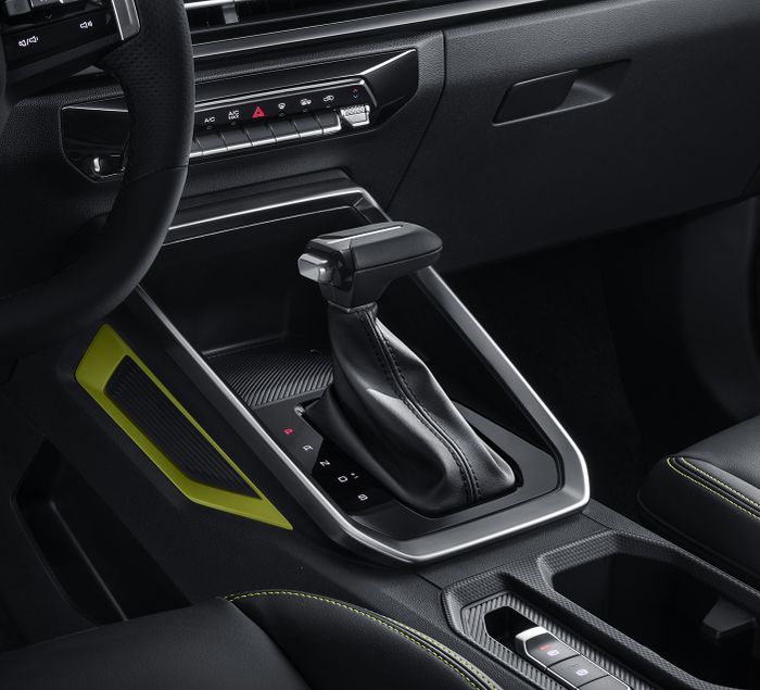 Interior Wuling Xing Chi dikonfirmasi mendapatkan aksen hijau dan serat karbon.