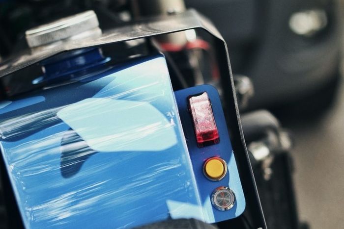 Tangki dibuatkan baru dan diberi saklar-saklar tambahan