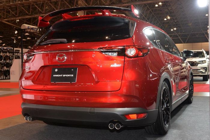 Tampilan belakang modifikasi Mazda CX-8 tampil bergaya street racing