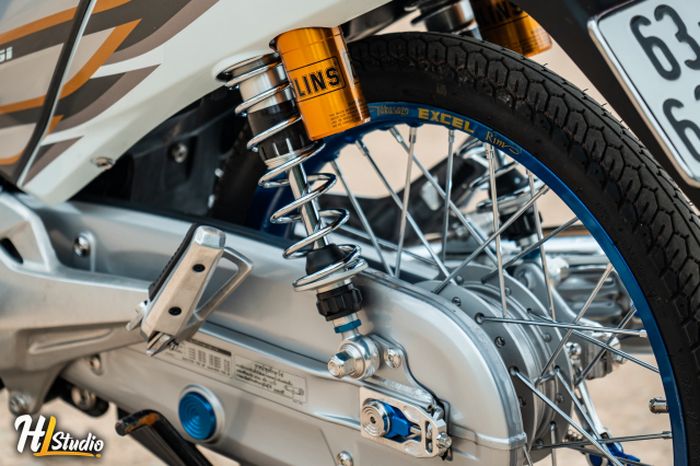 Suspensi belakang diganti dengan shock Ohlins