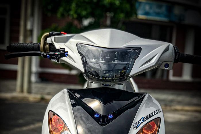 Master rem pakai Brembo dan lampu depan diganti dengan LED Zhipat