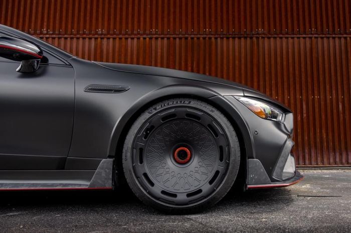 Modifikasi Mercedes-AMG GT 63 pakai pelek monoblock ukuran 21 inci