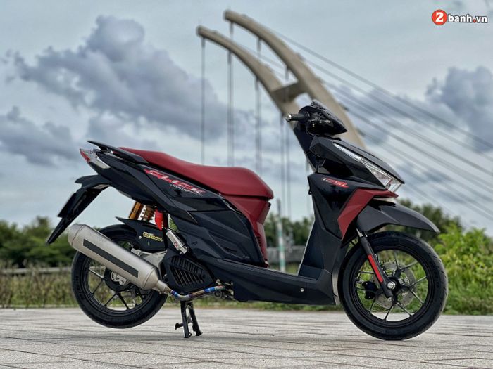 Sektor mesin diberi knalpot LeoVince 4Road