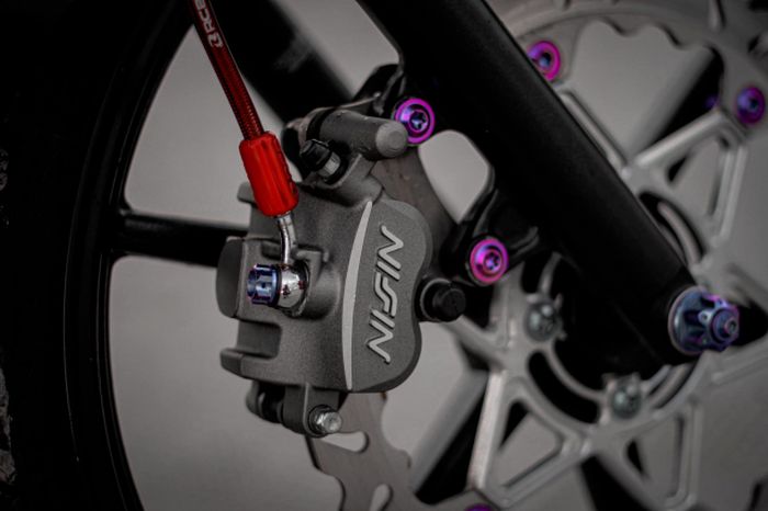 Kaki-kakinya mendapatkan pelek baru dan pengereman berkaliper Nissin Samurai