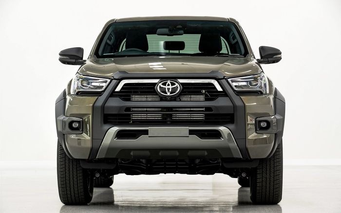 Toyota Hilux Rogue punya visualisasi yang lebih macho dan garang