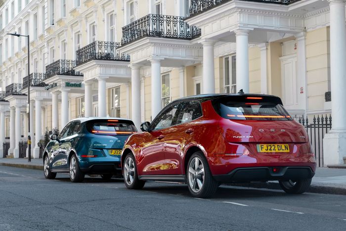 ORA Funky Cat dibekali motor listrik bertenaga 170 dk dan baterai 47,8 kWh.