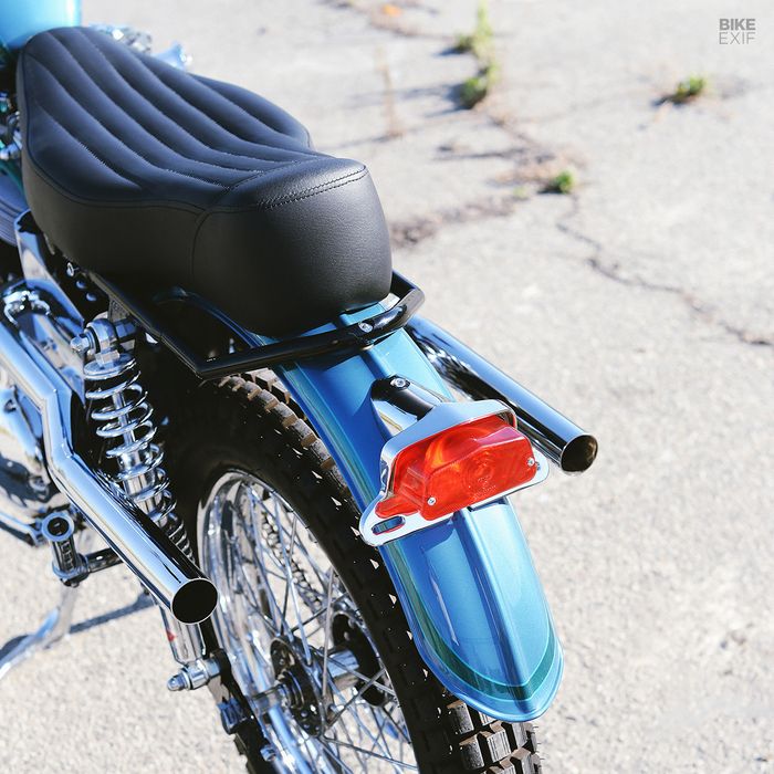 Subframe dirombak dan dipasangi jok Saddlemen dan sepatbor Wassell-style