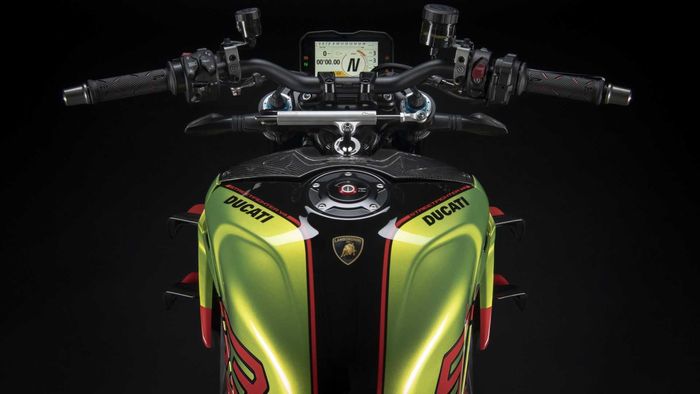 Tampilan dasbor Ducati Streetfighter V4 Lamborghini