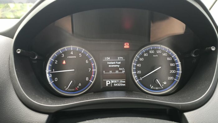 ILUSTRASI. Panel Instrumen Mobil yang Menampilkan Putaran Mesin