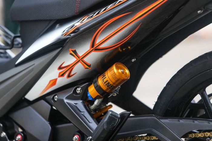 Suspensi belakang diganti dengan shock Ohlins