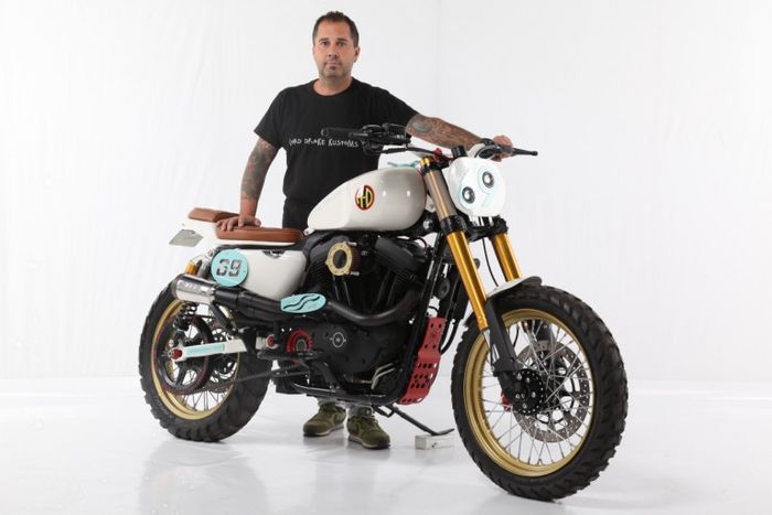 Harley-Davidson Sportster 883R street tracker yang keren