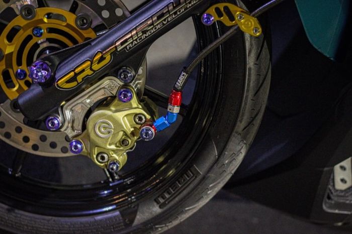 Sektor kaki-kaki mendapatkan pelek RCB dan pengereman berkaliper Brembo