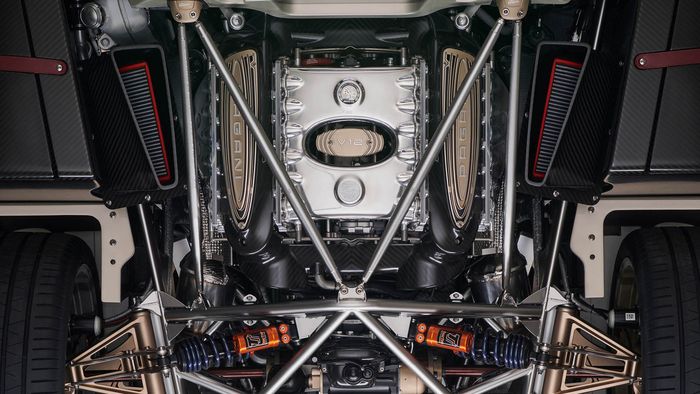 Pagani masih mempertahankan mesin 5.980 cc V12 dari Mercedes-AMG pada Utopia.
